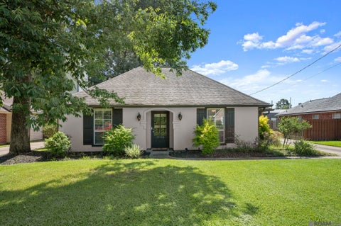 Homes For Sale - 17190 N Lake Dr<br/> Ascension County, Prairieville, LA 70769