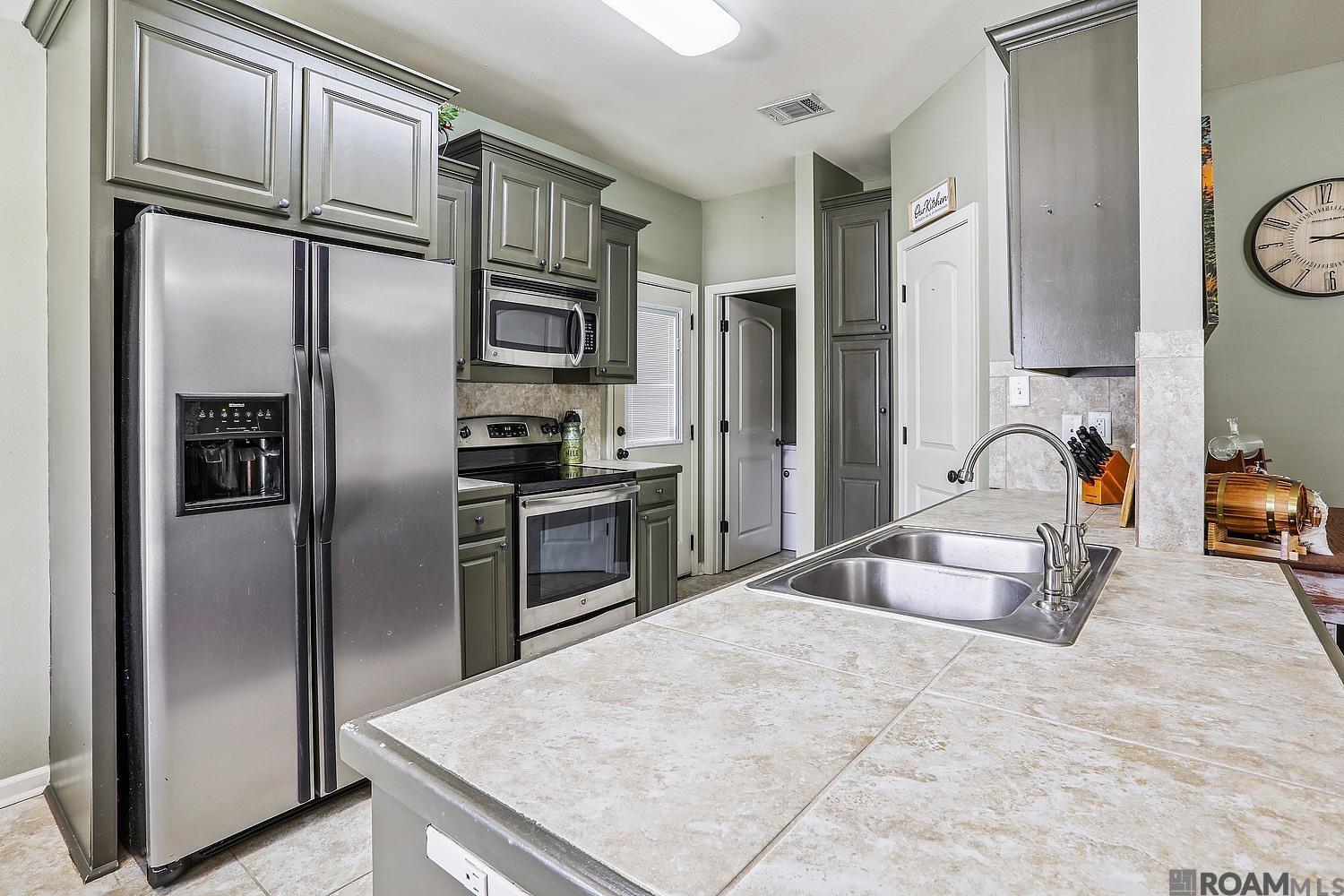 10815 Field Pointe Dr, Denham Springs, Louisiana image 2