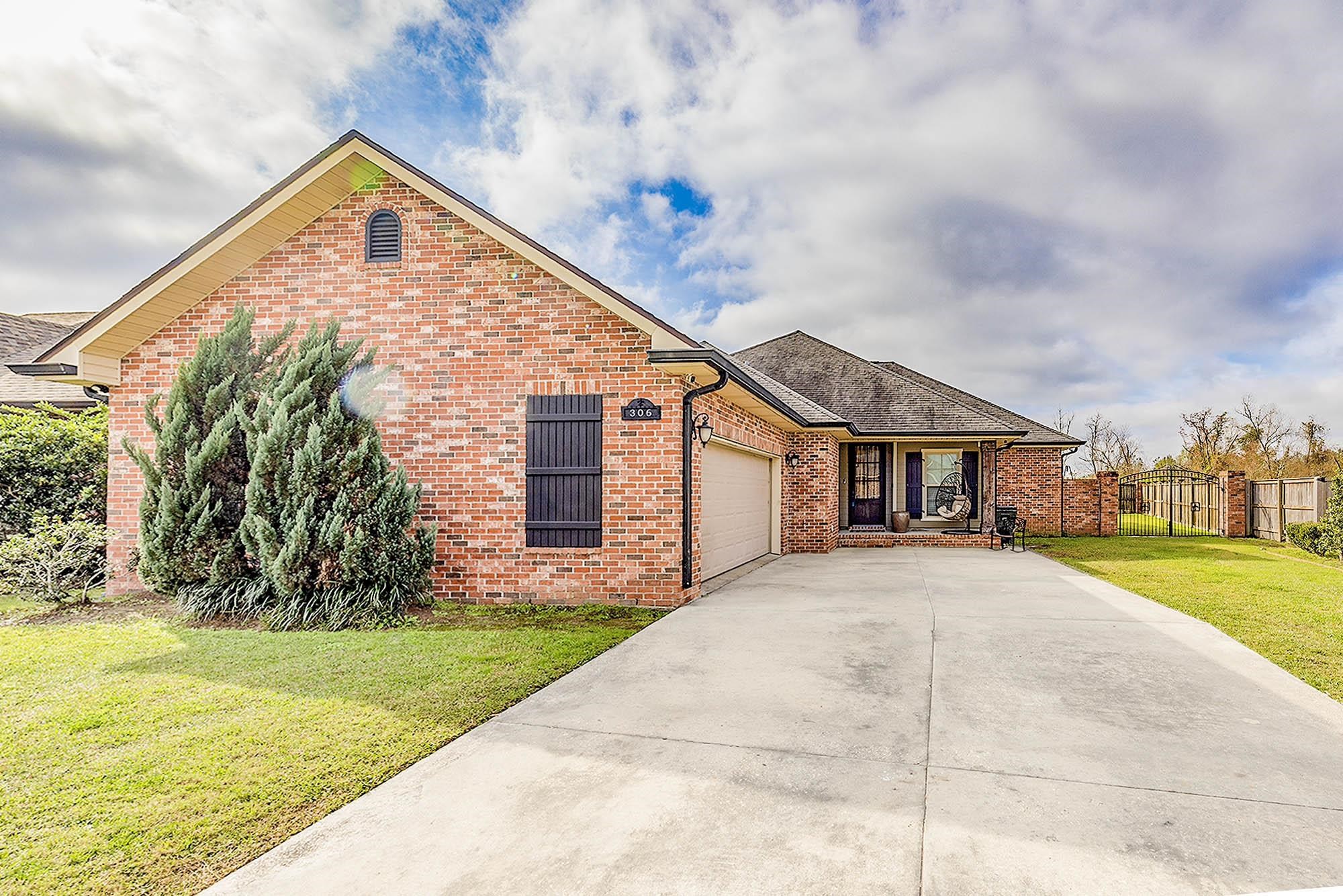 306 Mandalay West Drive, Houma, Louisiana image 2