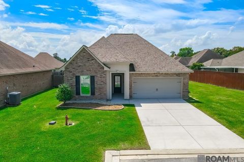 Homes For Sale - 32463 Curtis Cove Ln<br/> Livingston County, Denham Springs, LA 70706