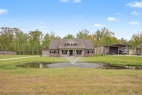 Homes For Sale - 208 Live Oak Dr<br/> Thibodaux, LA 70301