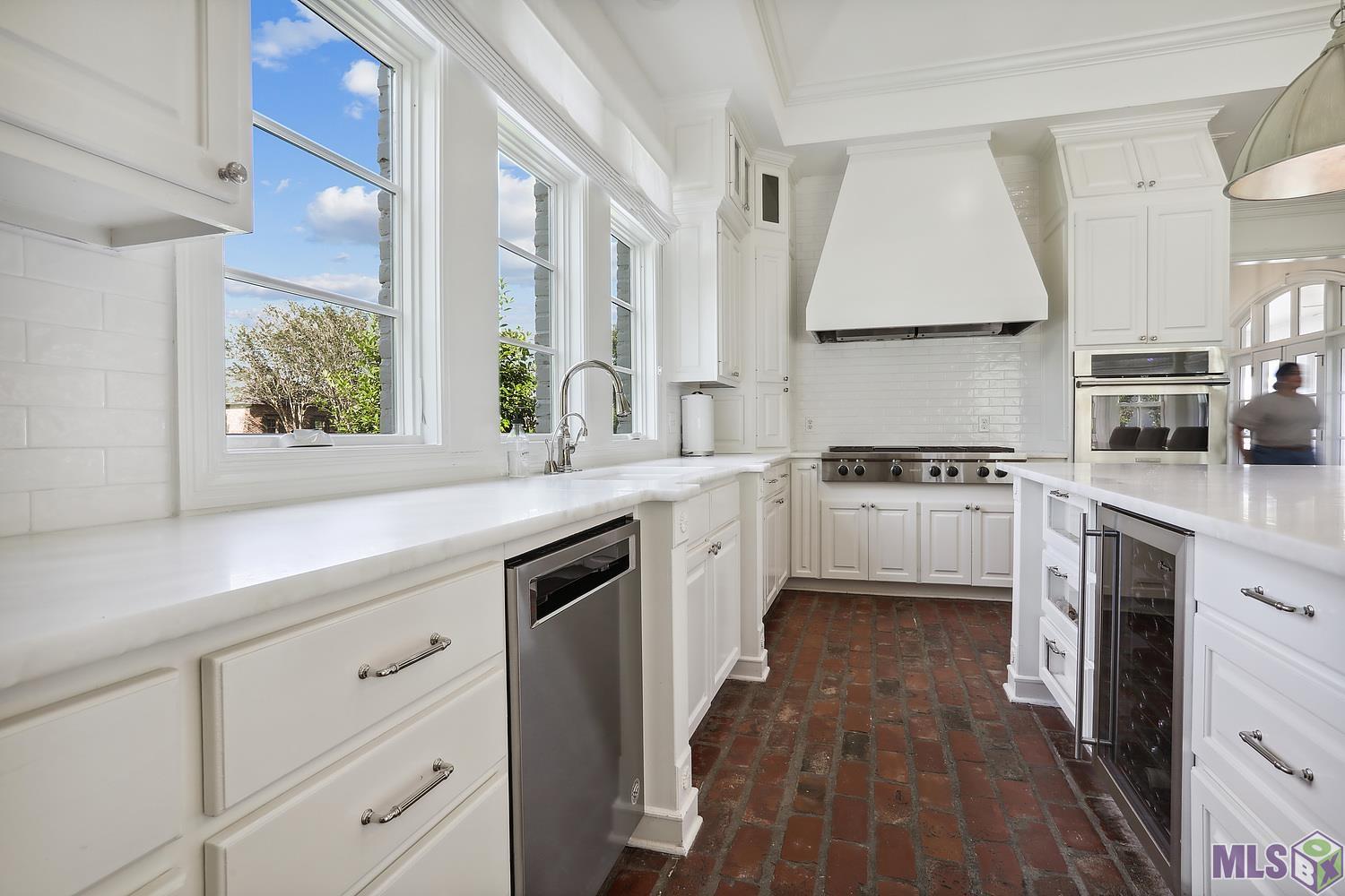 Baton Rouge, Louisiana 70810, United States, 4 Bedrooms Bedrooms, ,4 BathroomsBathrooms,Residential,Contingent,57400