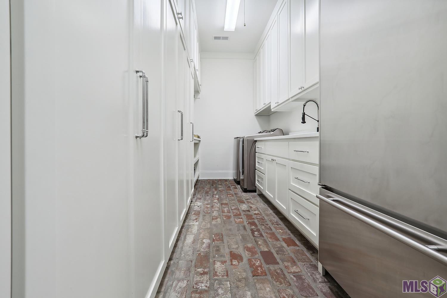 Baton Rouge, Louisiana 70810, United States, 4 Bedrooms Bedrooms, ,4 BathroomsBathrooms,Residential,Contingent,57400