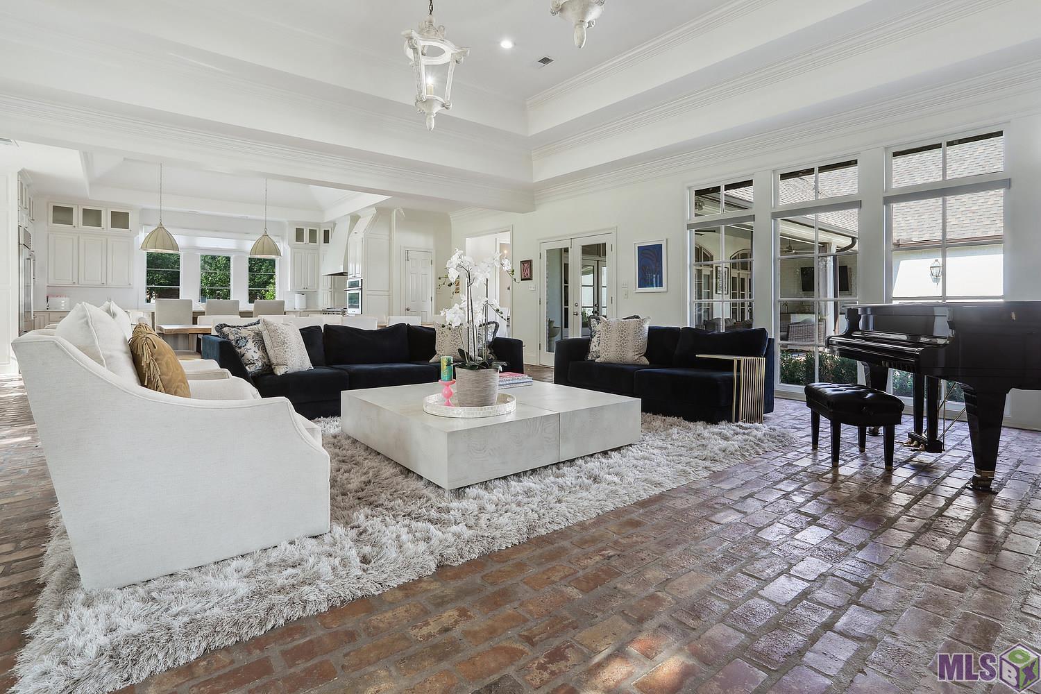 Baton Rouge, Louisiana 70810, United States, 4 Bedrooms Bedrooms, ,4 BathroomsBathrooms,Residential,Contingent,57400