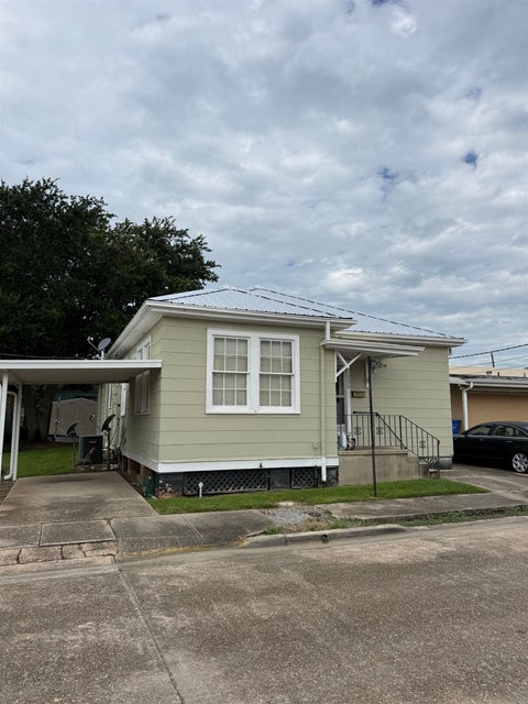 Homes For Sale - 506 Saint Louis St<br/> Thibodaux, LA 70301