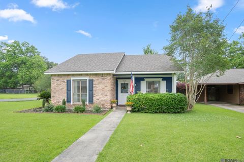 Homes For Sale - 15120 Ridgewood Ave<br/> Prairieville, LA 70769
