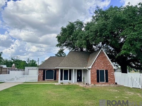 Homes For Sale - 7903 Oakland Dr<br/> Denham Springs, LA 70706