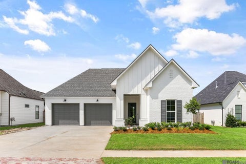 Homes For Sale - 4463 Camargue Avenue<br/> Baton Rouge, LA 70820