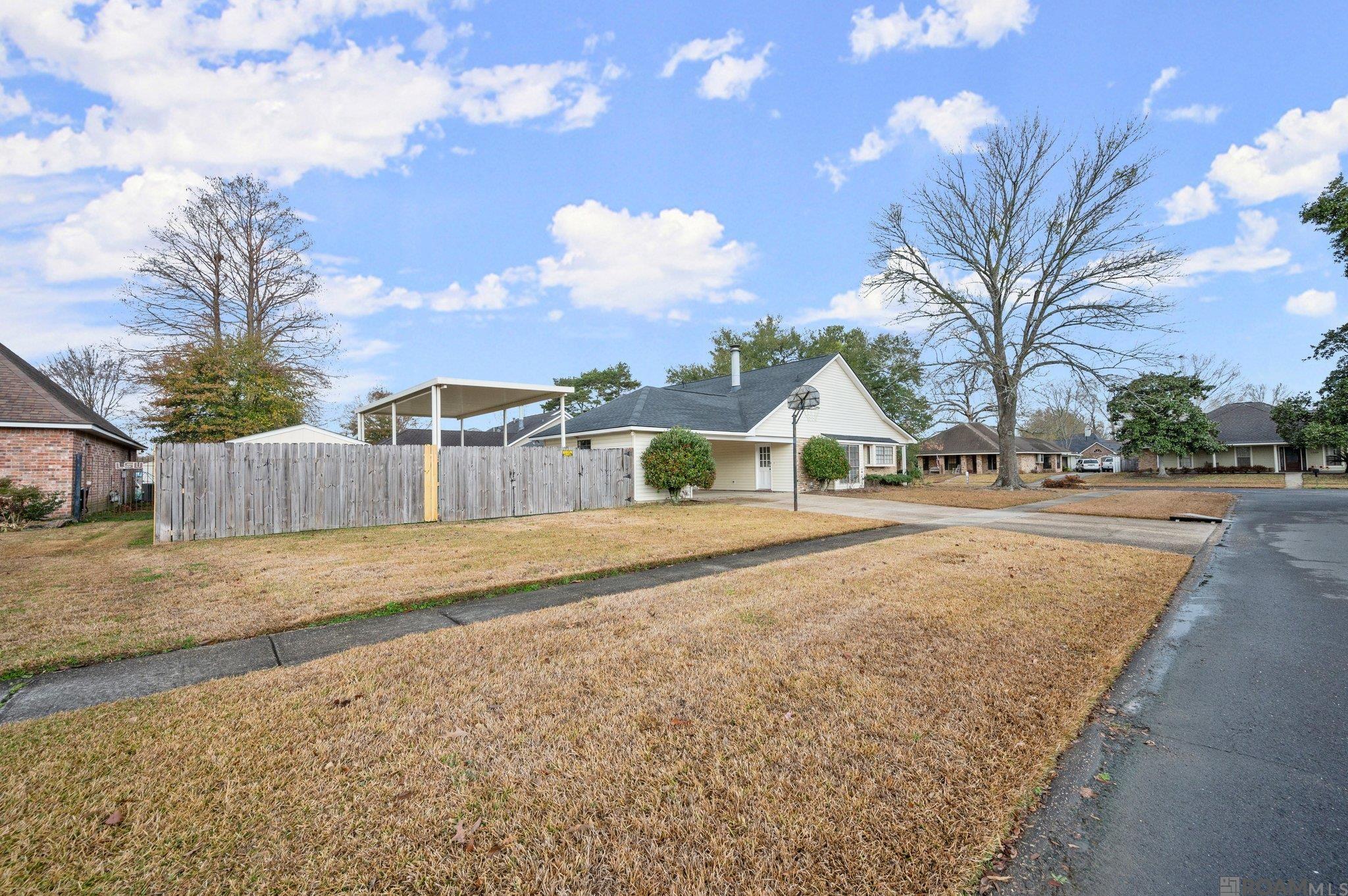 5348 Charing Way Ave