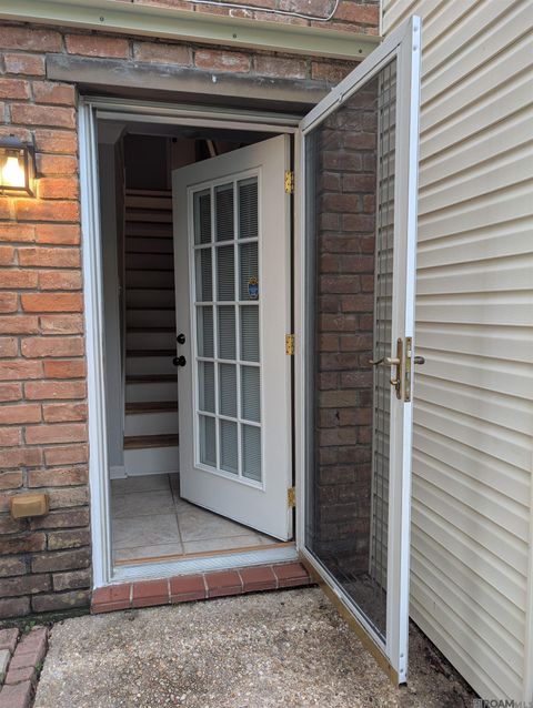 Townhouse For Sale - 5123 S Oaks Dr<br/> East Baton Rouge County, Baton Rouge, LA 70816