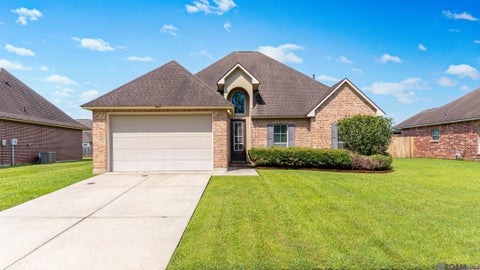 Homes For Rent - 17634 Hoods Ridge Dr<br/> Ascension County, Prairieville, LA 70769