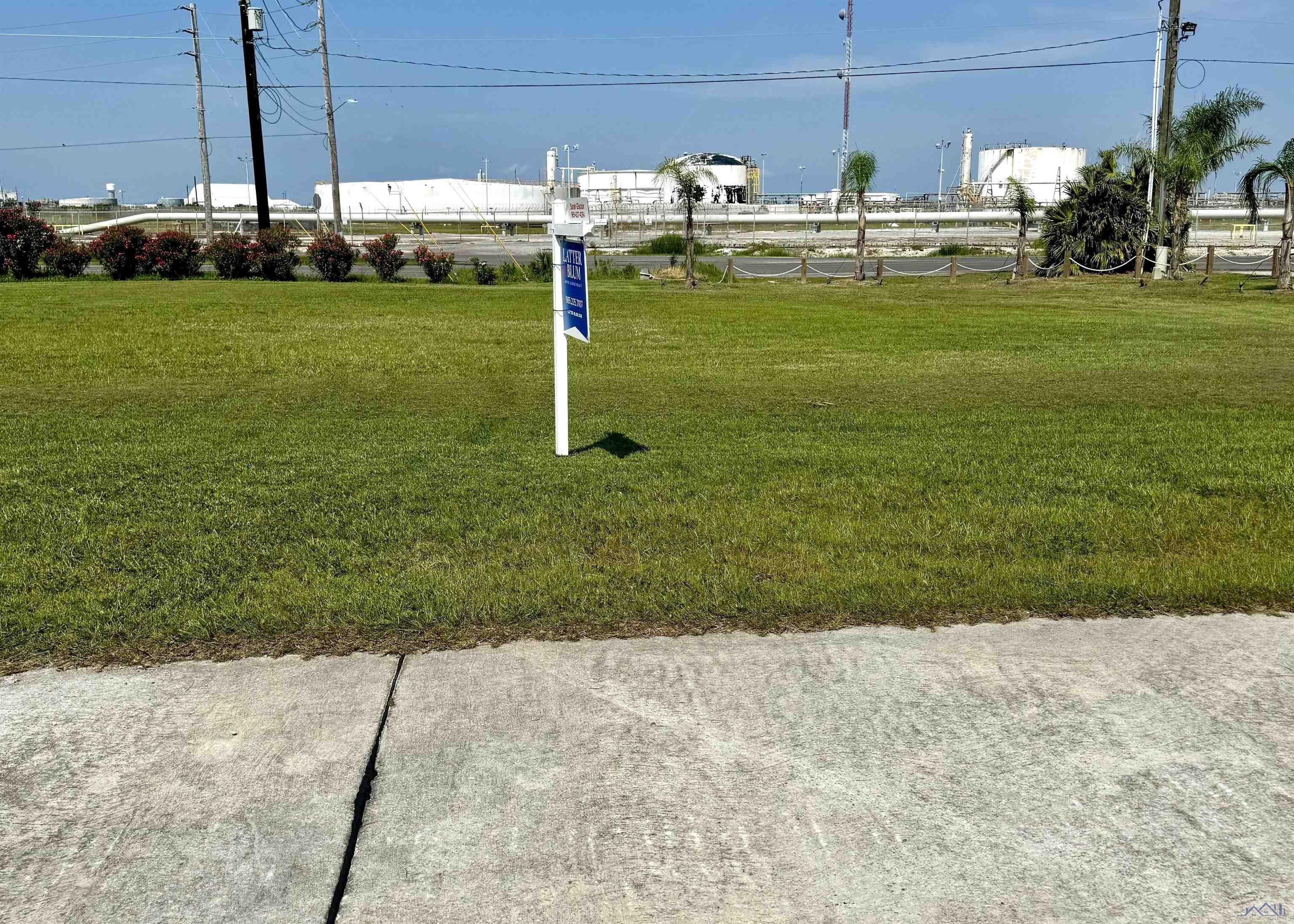 8000 Angela Ln, Grand Isle, Louisiana image 1