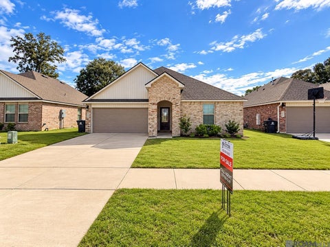 Homes For Sale - 734 Lambot Ave<br/> Zachary, LA 70791