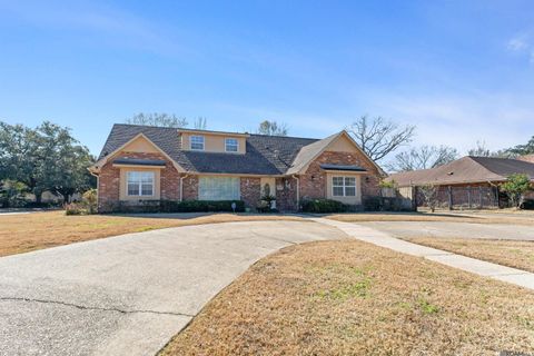 Homes For Sale - 12384 Goodwood Blvd<br/> Baton Rouge, LA 70815