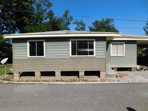 Homes For Sale - 168 W 182nd Place<br/> Galliano, LA 70354