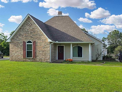 Homes For Sale - 13344 David Lee Dr<br/> Walker, LA 70785