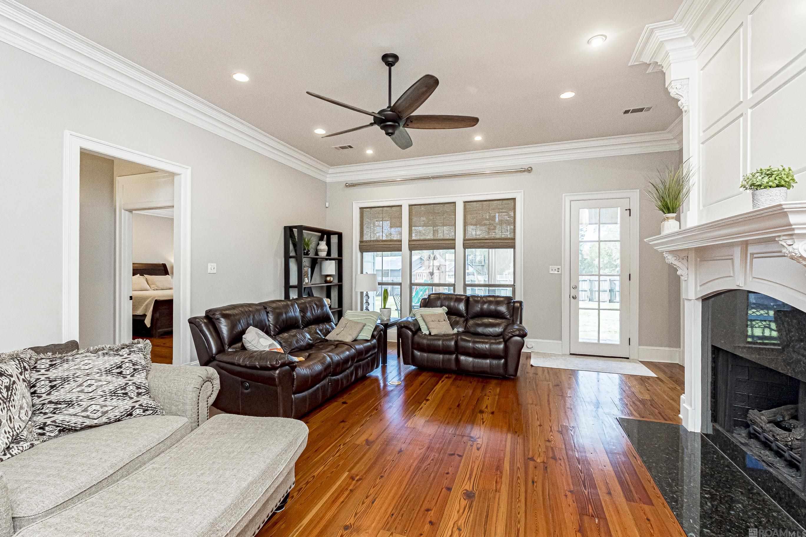 Baton Rouge, Louisiana 70817, United States, 4 Bedrooms Bedrooms, ,3 BathroomsBathrooms,Residential,Pending,29740