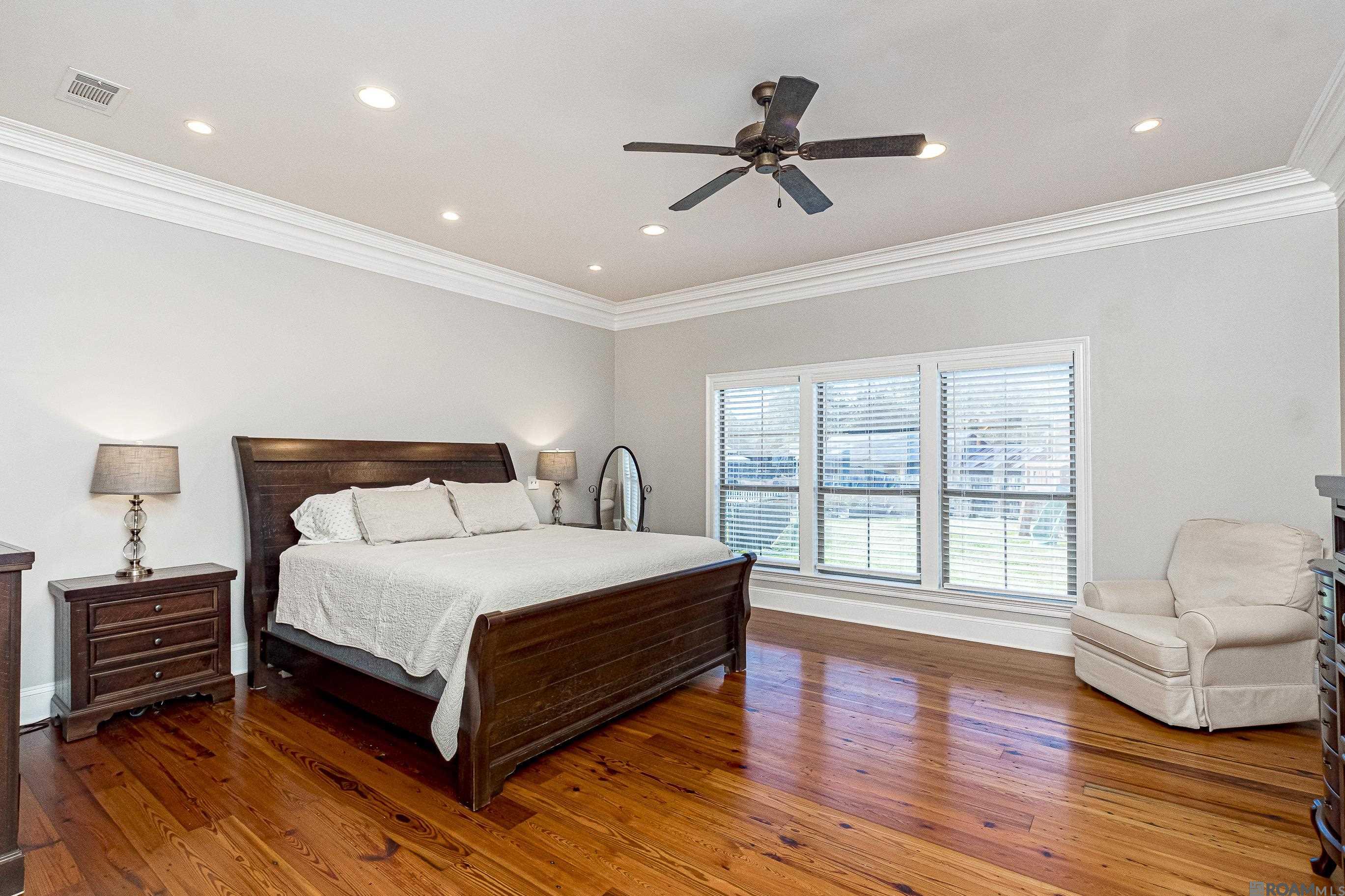 Baton Rouge, Louisiana 70817, United States, 4 Bedrooms Bedrooms, ,3 BathroomsBathrooms,Residential,Pending,29740
