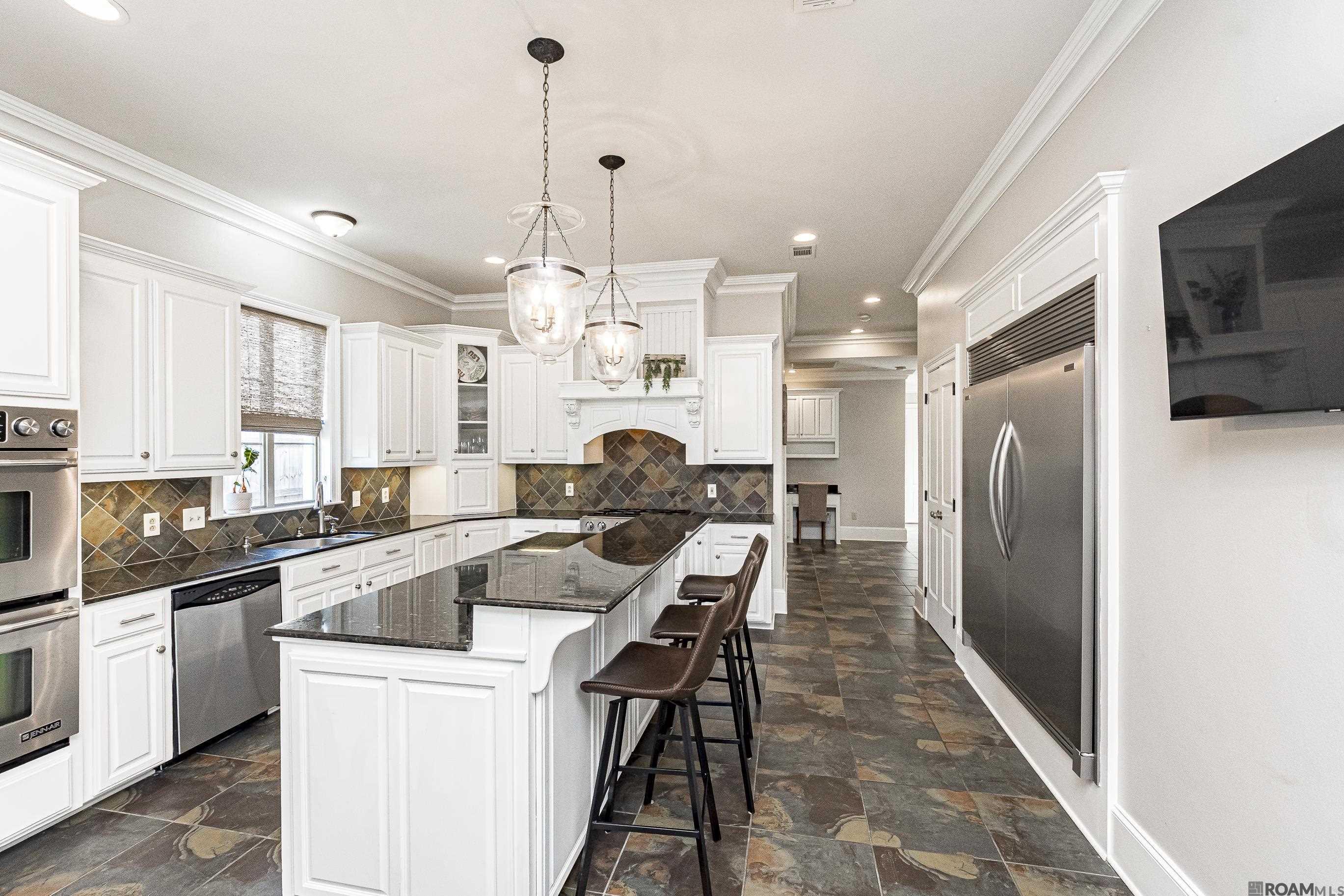 Baton Rouge, Louisiana 70817, United States, 4 Bedrooms Bedrooms, ,3 BathroomsBathrooms,Residential,Pending,29740