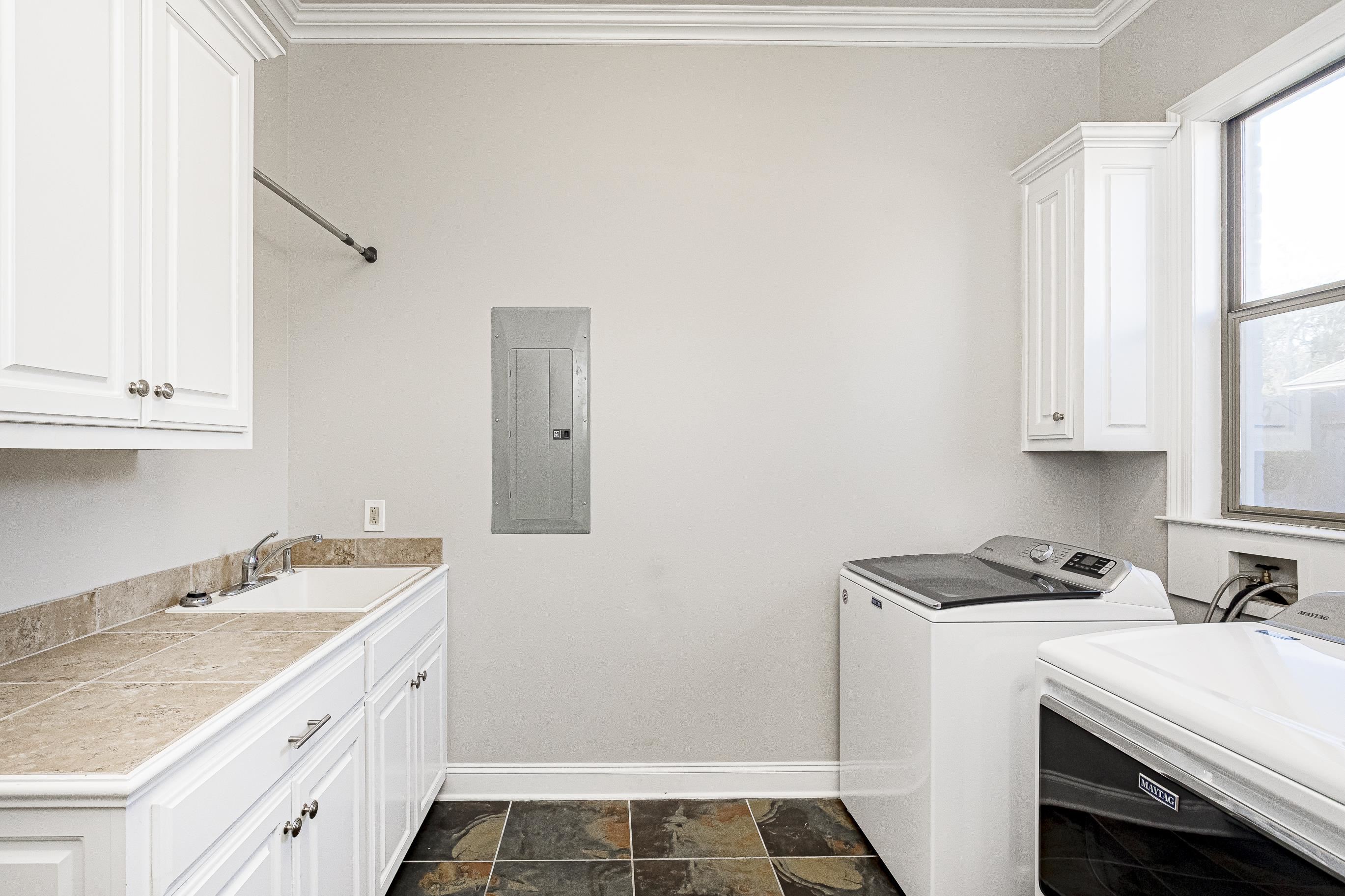 Baton Rouge, Louisiana 70817, United States, 4 Bedrooms Bedrooms, ,3 BathroomsBathrooms,Residential,Pending,29740