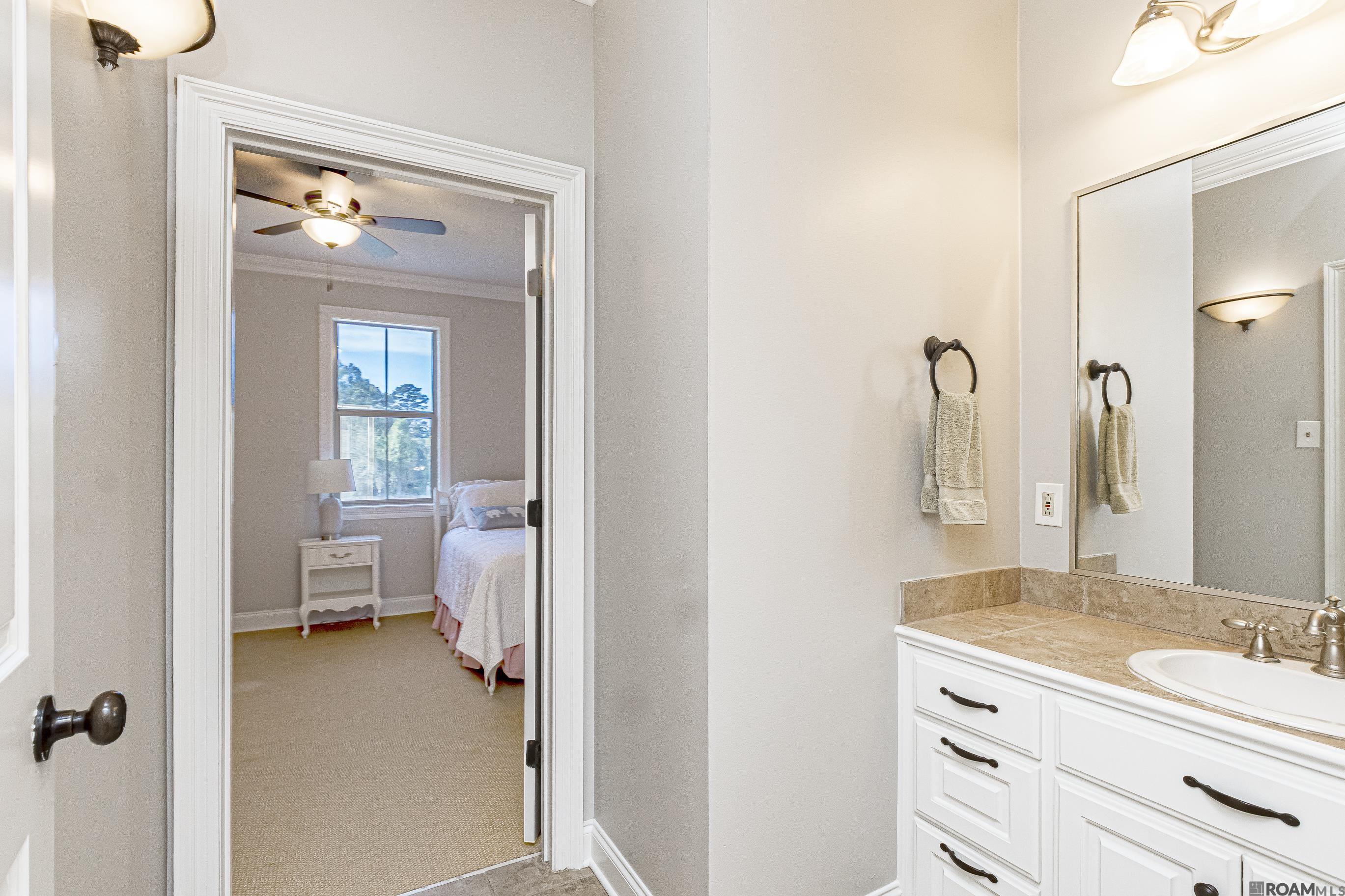 Baton Rouge, Louisiana 70817, United States, 4 Bedrooms Bedrooms, ,3 BathroomsBathrooms,Residential,Pending,29740