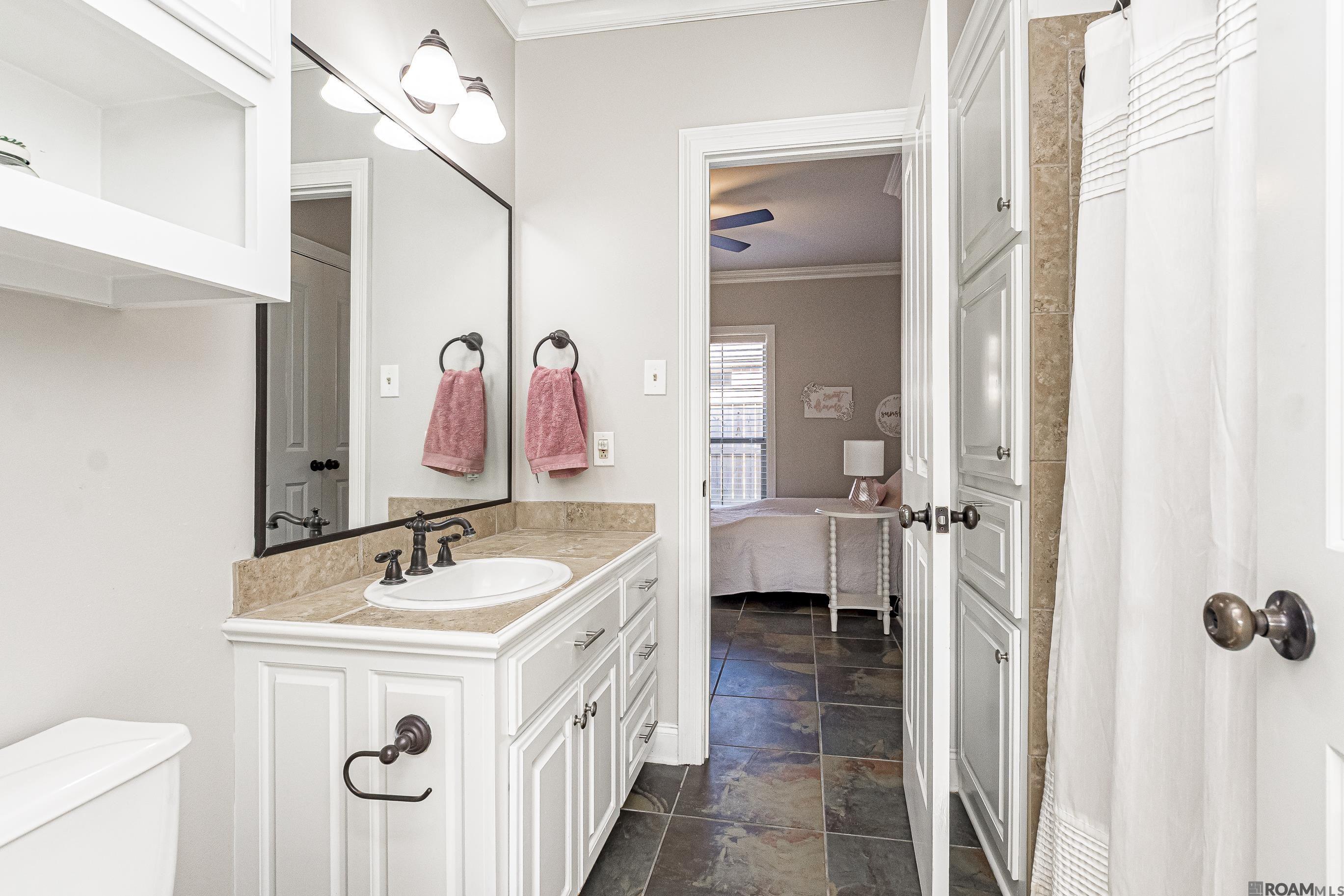 Baton Rouge, Louisiana 70817, United States, 4 Bedrooms Bedrooms, ,3 BathroomsBathrooms,Residential,Pending,29740