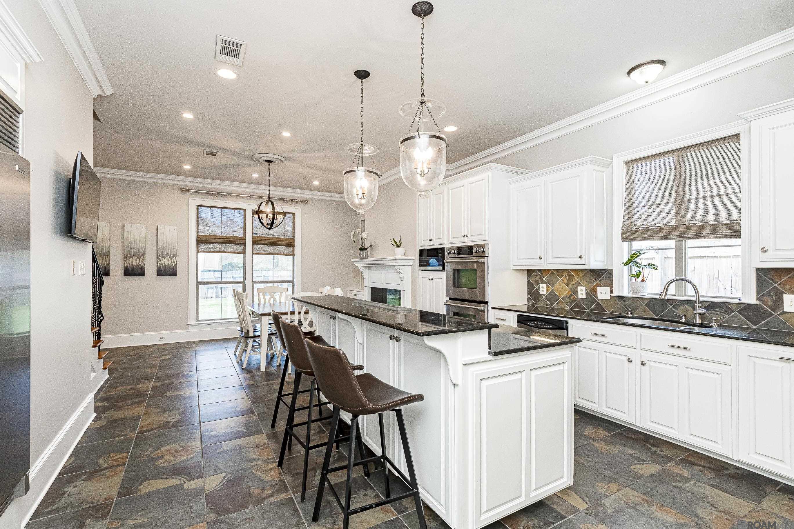 Baton Rouge, Louisiana 70817, United States, 4 Bedrooms Bedrooms, ,3 BathroomsBathrooms,Residential,Pending,29740