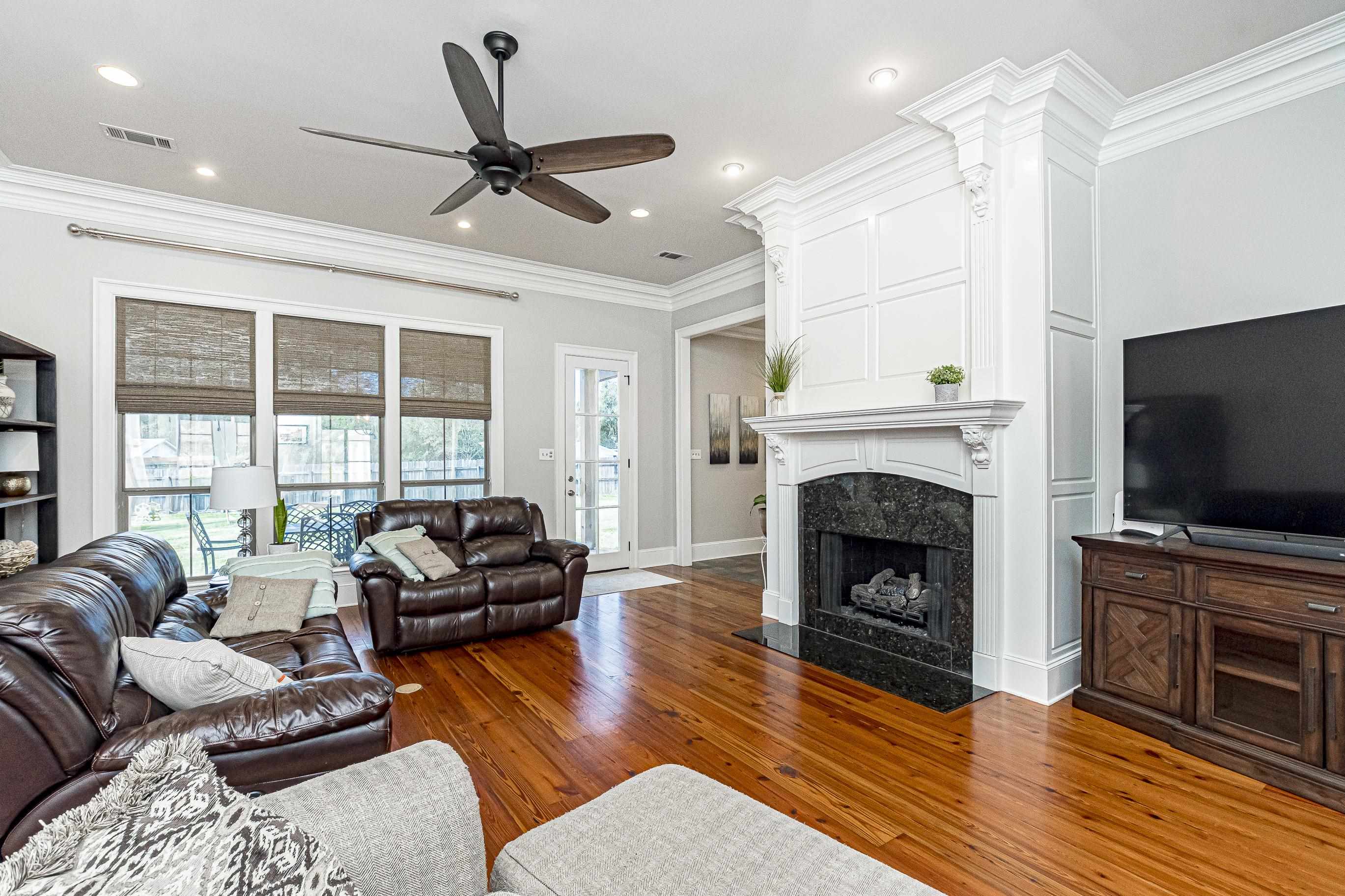 Baton Rouge, Louisiana 70817, United States, 4 Bedrooms Bedrooms, ,3 BathroomsBathrooms,Residential,Pending,29740