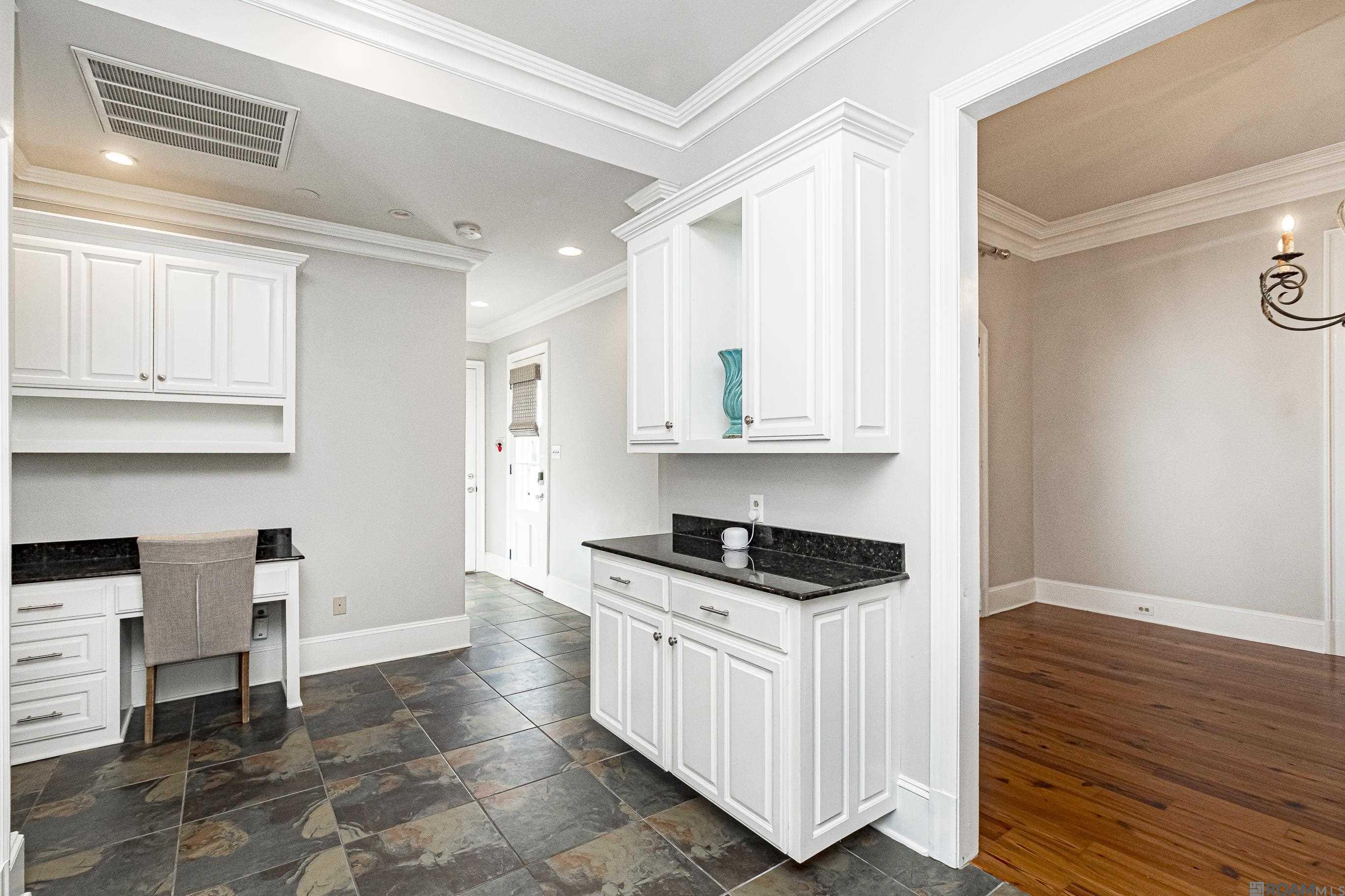 Baton Rouge, Louisiana 70817, United States, 4 Bedrooms Bedrooms, ,3 BathroomsBathrooms,Residential,Pending,29740