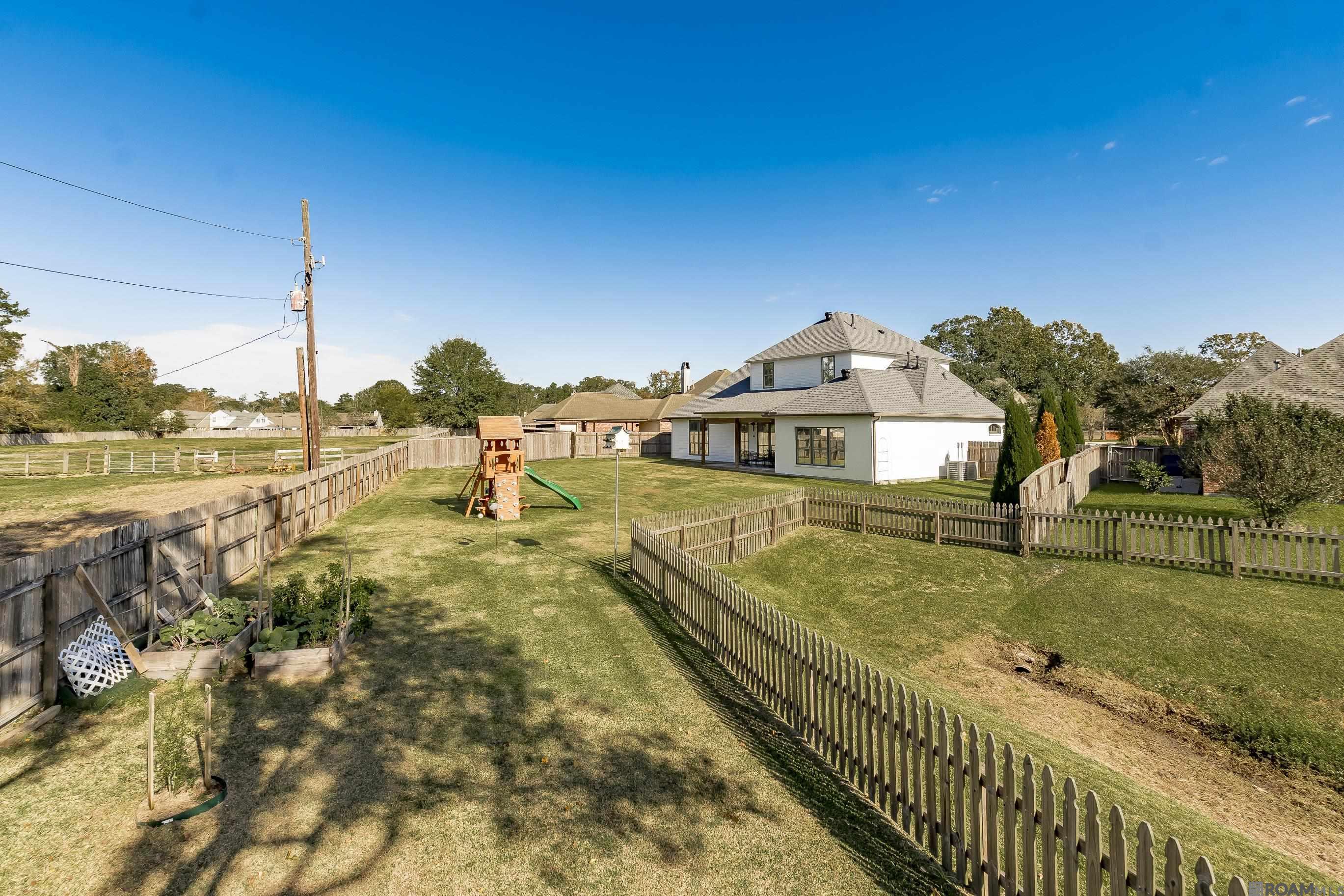 Baton Rouge, Louisiana 70817, United States, 4 Bedrooms Bedrooms, ,3 BathroomsBathrooms,Residential,Pending,29740