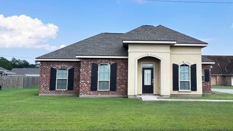 Homes For Sale - 1221 Renee Dr<br/> Thibodaux, LA 70301