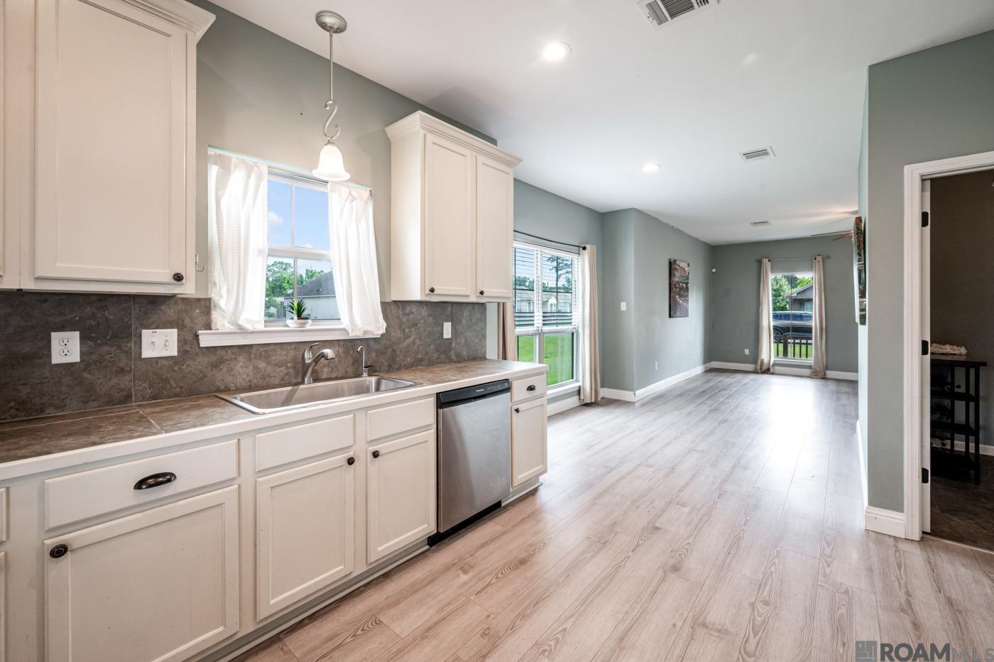 10804 Moss Pointe Dr, Denham Springs, Louisiana image 7