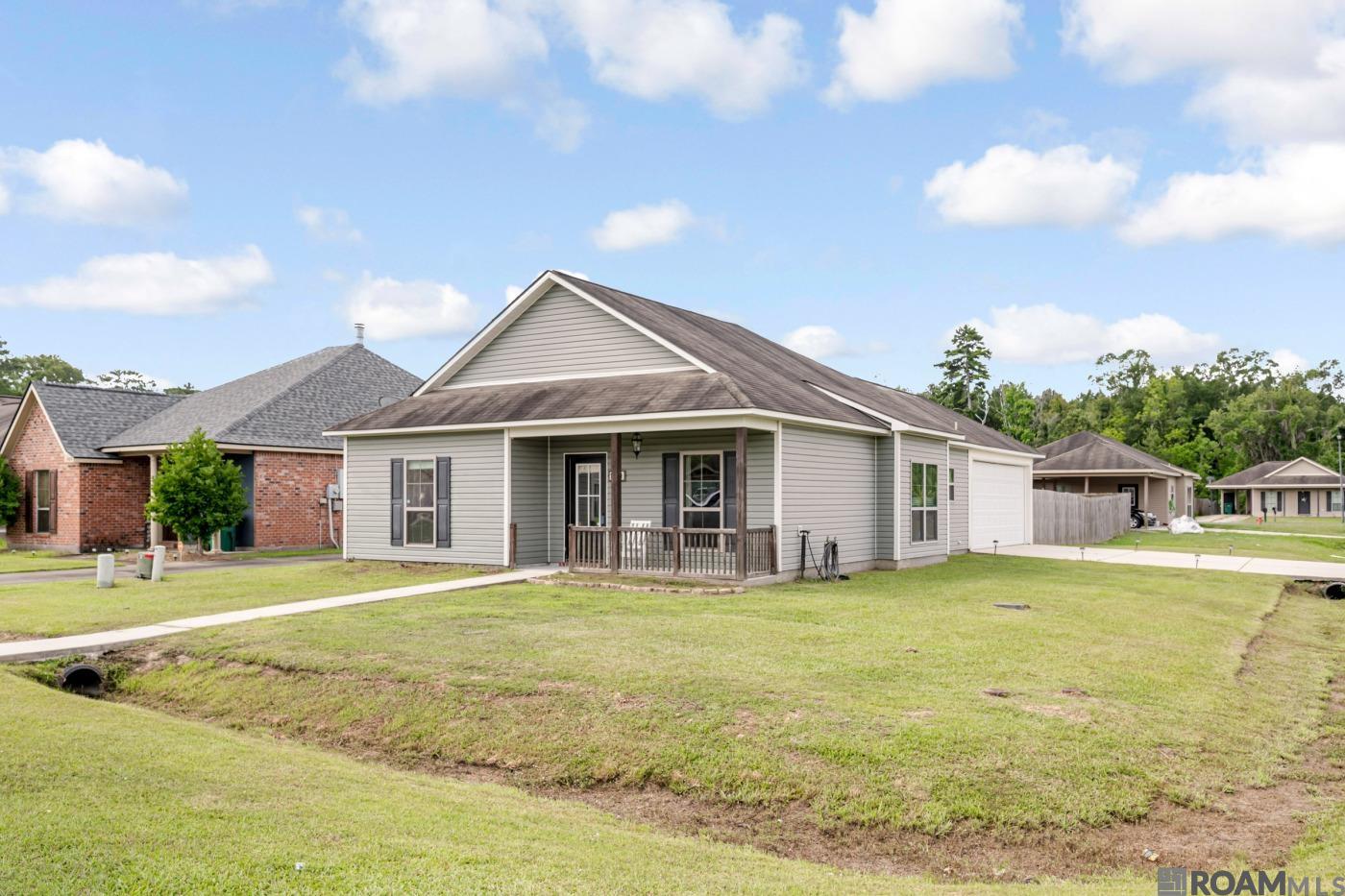 10804 Moss Pointe Dr, Denham Springs, Louisiana image 1