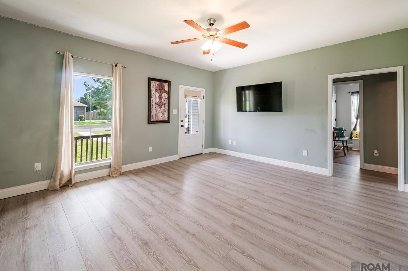 10804 Moss Pointe Dr, Denham Springs, Louisiana image 5