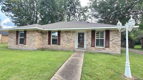 Homes For Sale - 16526 Ellis Ave<br/> Baton Rouge, LA 70816