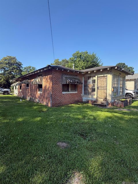 Homes For Sale - 2652 Hollywood St<br/> Baton Rouge, LA 70805