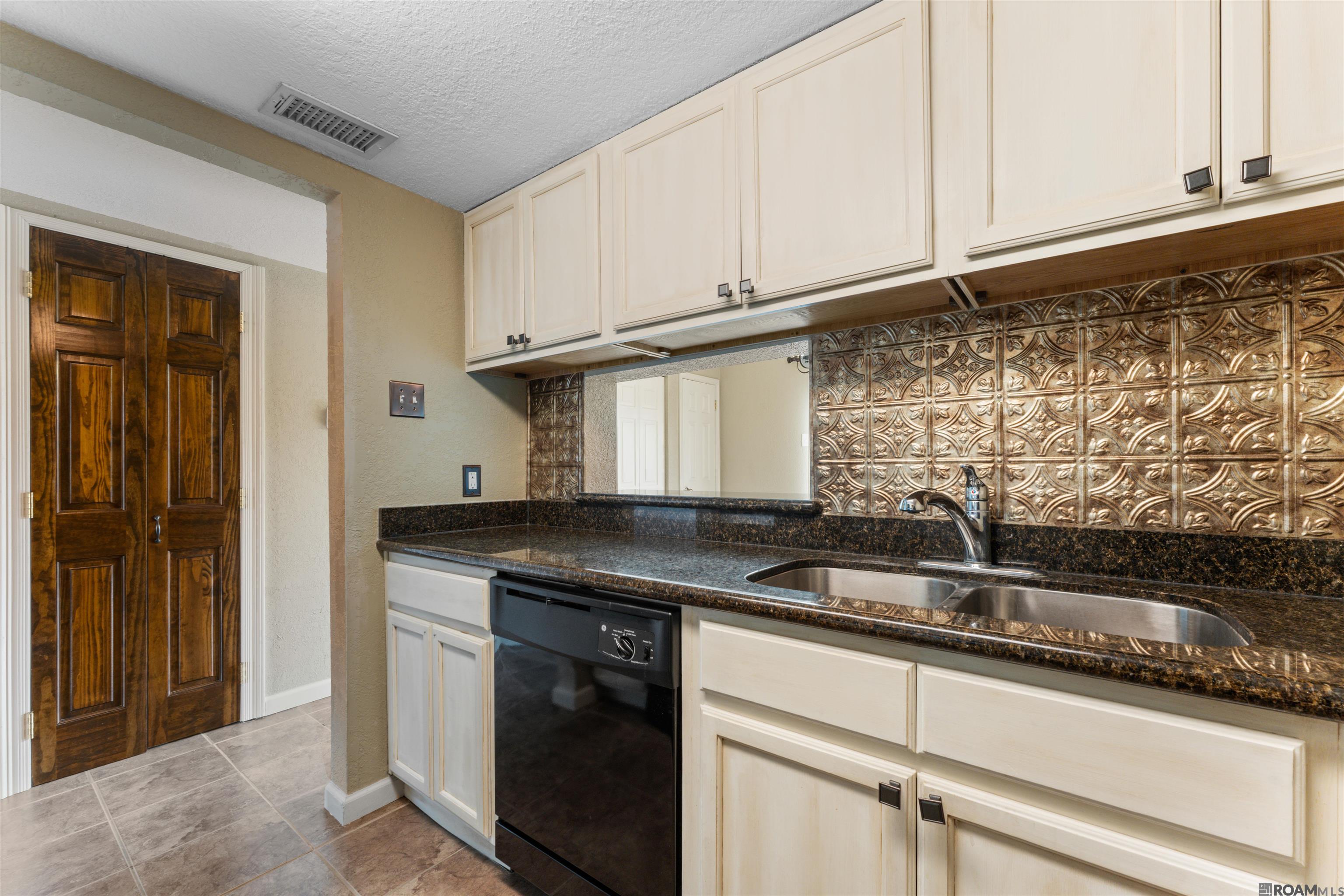 10302 W Winston Ave #APT 7, Baton Rouge, Louisiana image 2