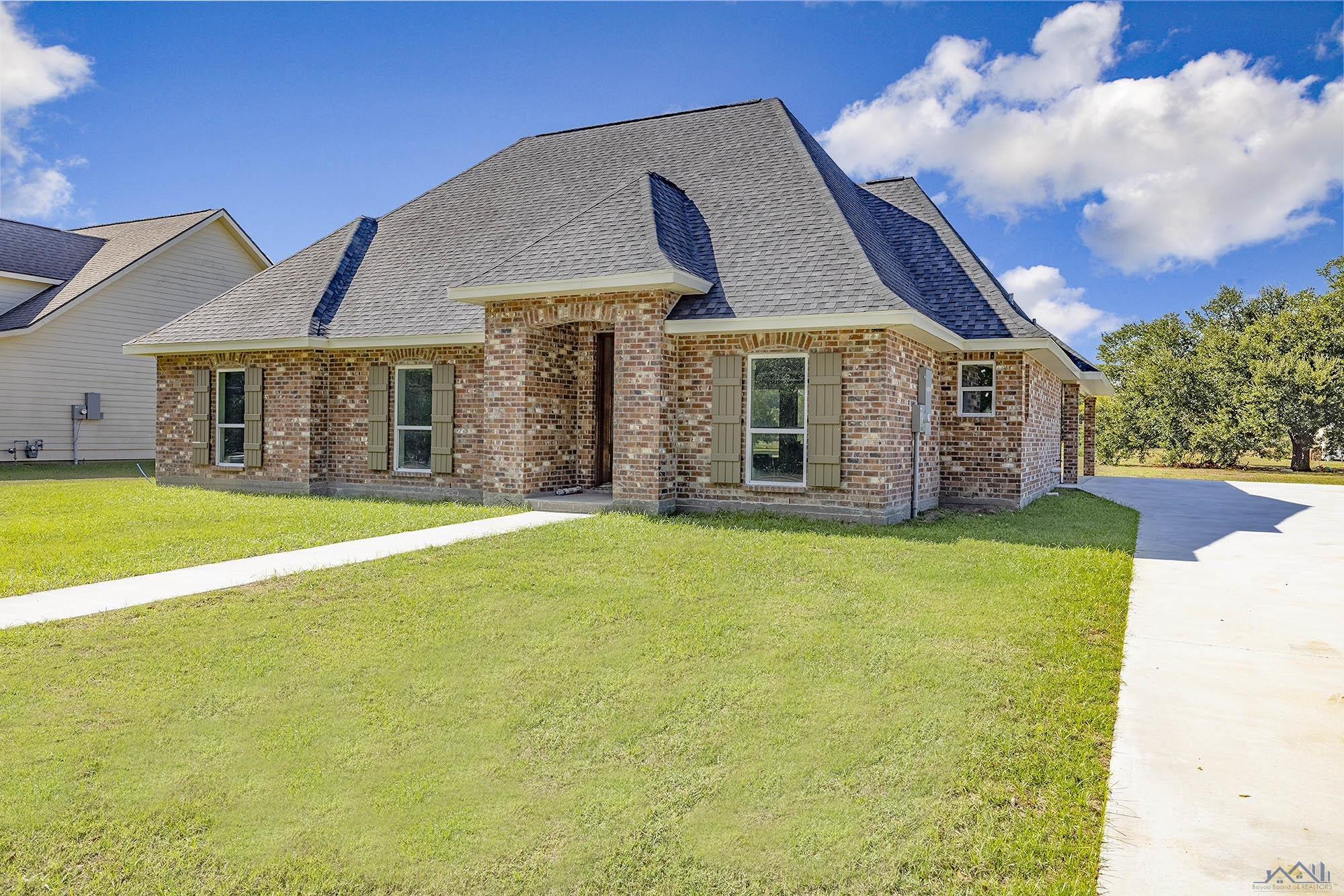 298 Grand Lakes Dr, Thibodaux, Louisiana image 2