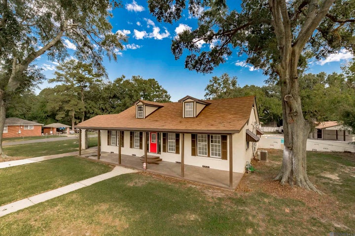 Photo 1 of 33 — 3324 Delaware St, Baton Rouge, LA 70805