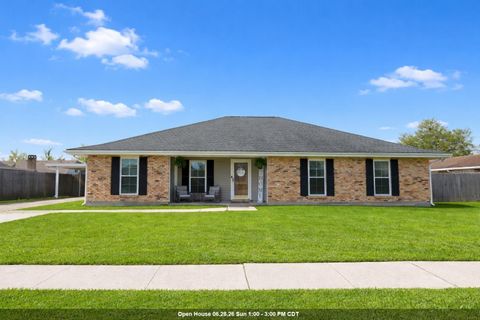 Homes For Sale - 115 Piping Rock Drive<br/> Houma, LA 70363