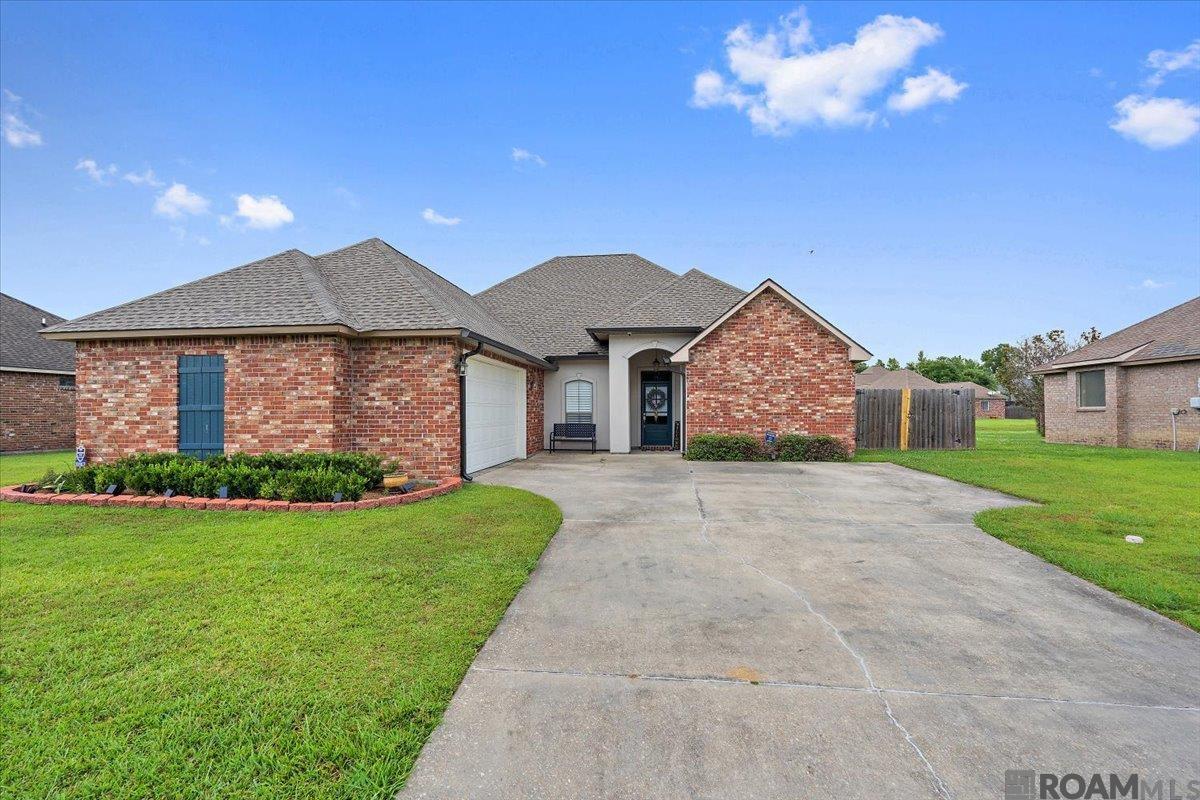 38663 Redbud Ln, Denham Springs, Louisiana image 1