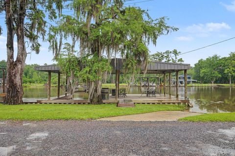 Mobile Home For Sale - 18586 River Bend Rd<br/> Maurepas, LA 70449
