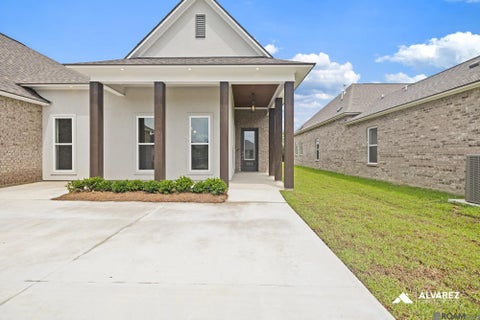 Homes For Sale - 9915 Oak Colony Blvd<br/> Baton Rouge, LA 70817