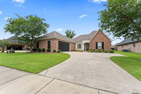 Homes For Sale - 4077 Shady Ridge Ave<br/> Zachary, LA 70791