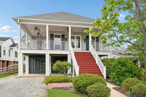 Homes For Sale - 222 Lafitte St<br/> Mandeville, LA 70448