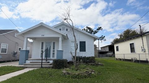 Homes For Sale - 218 First St<br/> Houma, LA 70364