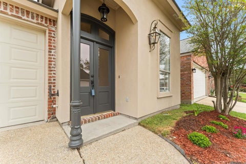 Homes For Sale - 10684 Woodland Oaks Dr<br/> Baton Rouge, LA 70809