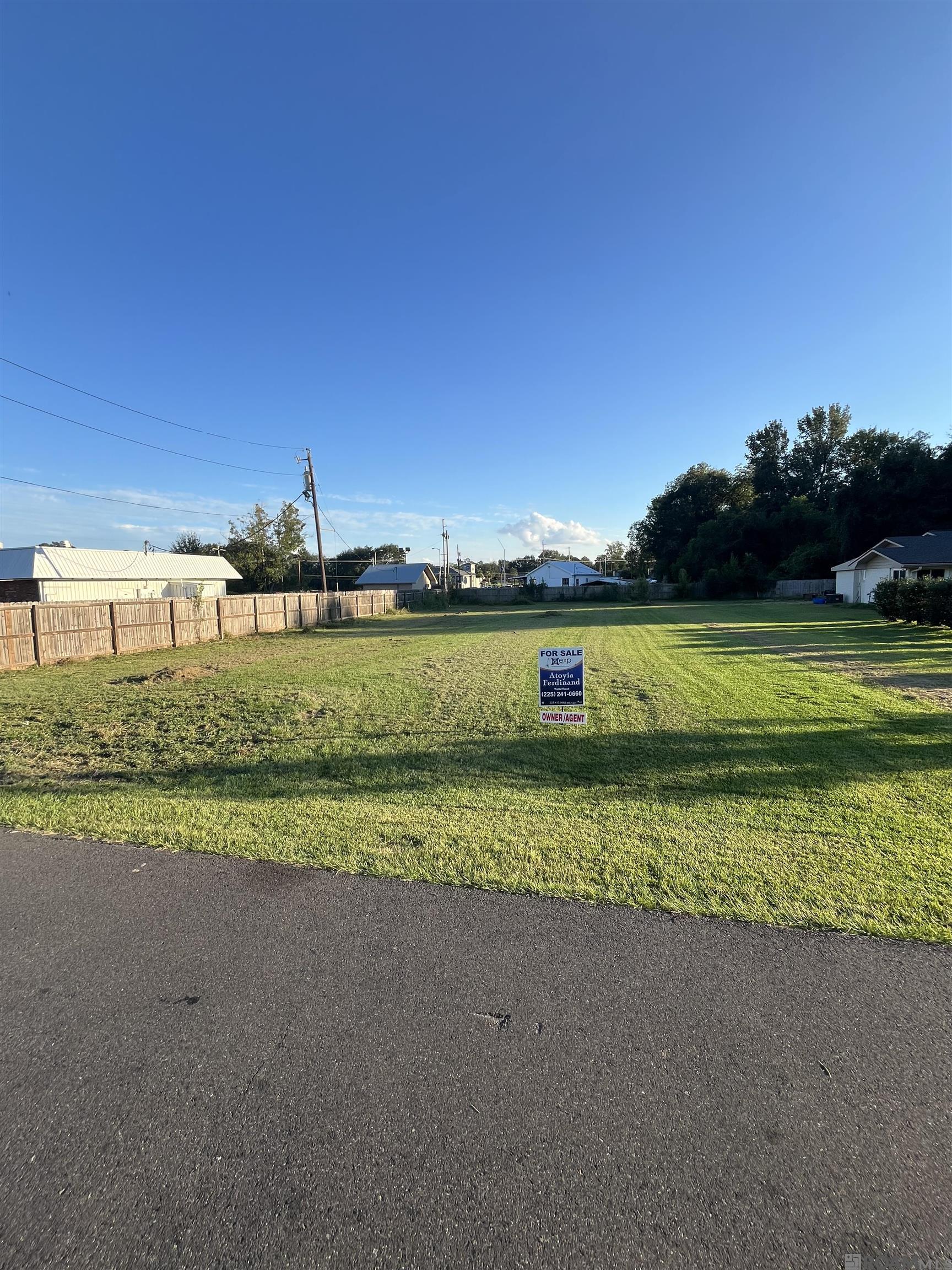5000 Lois Dr, Zachary, Louisiana image 1