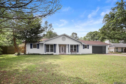 Homes For Sale - 1056 E Lakeview Dr<br/> Baton Rouge, LA 70810