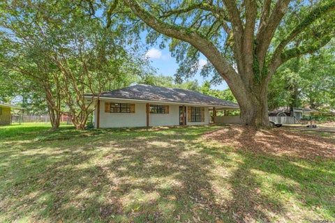 Homes For Sale - 1975 N Alameda Dr<br/> Baton Rouge, LA 70815